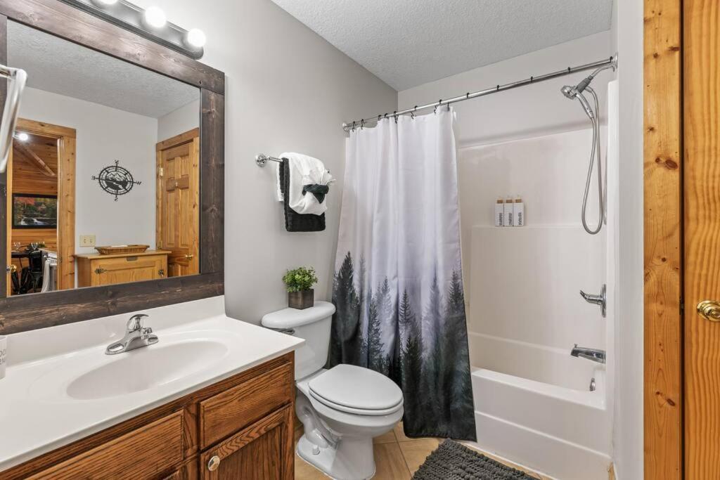 Cozy Cabin In The Smokies!!! Fully Furnished And Complete With Community Indoor And Outdoor Pools And Spas, Game And Fitness Rooms As Well As A Private Hot Tub Pigeon Forge Zewnętrze zdjęcie