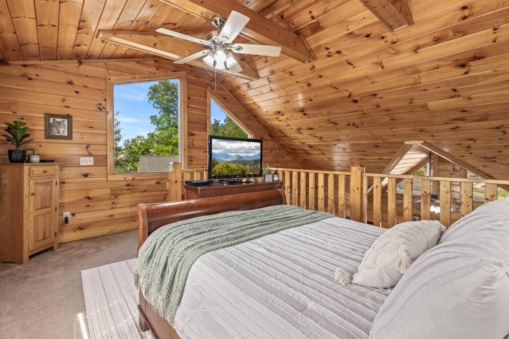 Cozy Cabin In The Smokies!!! Fully Furnished And Complete With Community Indoor And Outdoor Pools And Spas, Game And Fitness Rooms As Well As A Private Hot Tub Pigeon Forge Zewnętrze zdjęcie